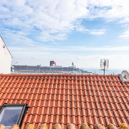 Guestready - A Charming Wooden Retreat * Lisbon